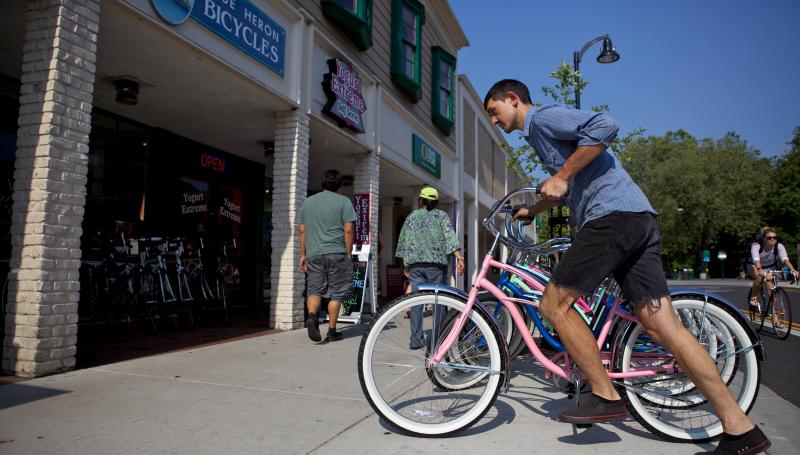 There are places to buy and rent bicycles in Eugene