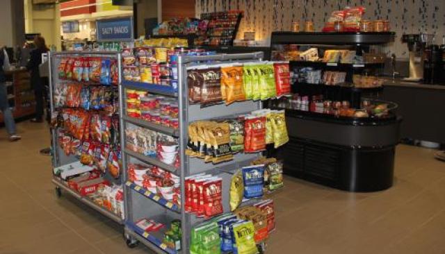 A photo of a convenience store