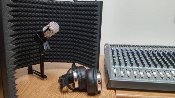 Image of a microphone in the Cottage Grove recording studio