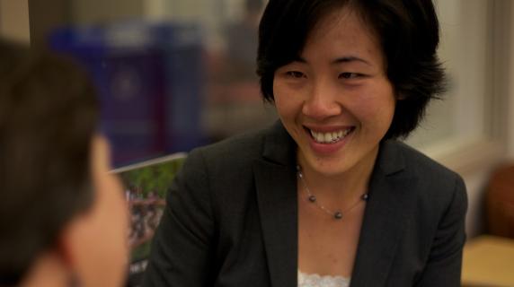 An LCC advisor smiles as she helps a student register for classes
