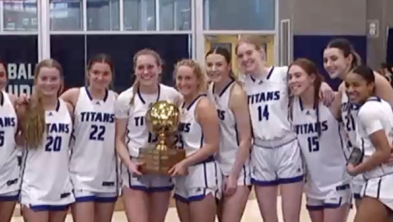 LCC Womens Basketball with NWAC Championship Trophy