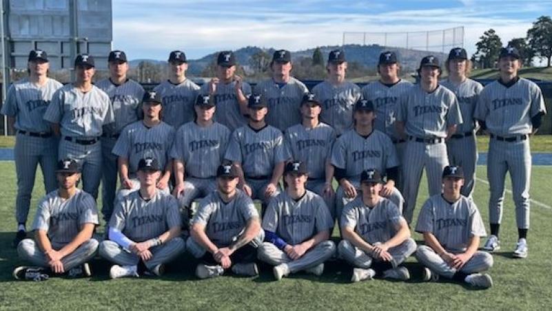 2022-23 LCC Titans Baseball team photo