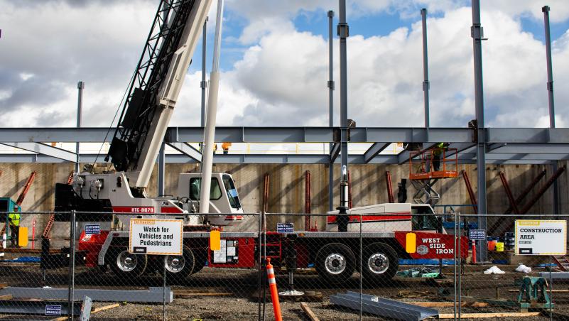 cranes and other construction machines at the ITEC building site