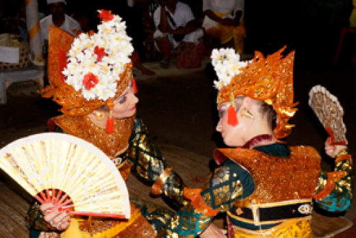 Dancers Bonnie Simoa and Erin Elder perform the Legong dance in Bangli, Bali, in 2015. Photo by Lytton Reid.