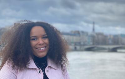 Alum standing at a bridge with Eiffel Tower in background