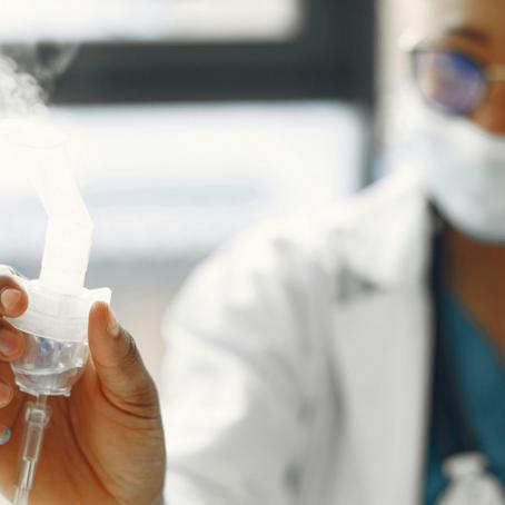 a resiratory therapist uses a nebulizer to help train respiratory care students